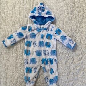 Never worn 0-3m warm body suit!
